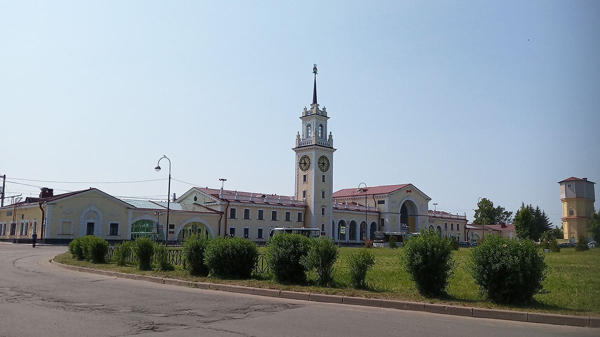 Железнодорожный вокзал в Волхове.