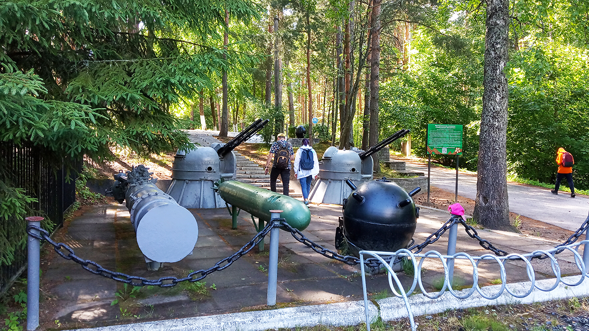 Морское оружие в парке Соснового бора