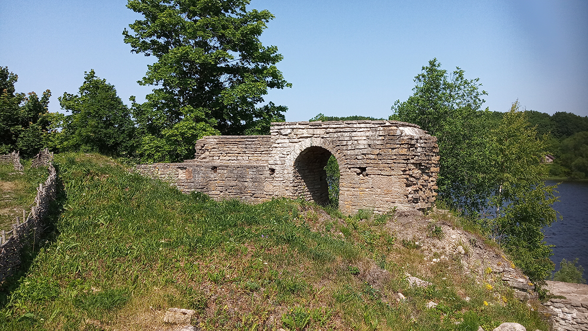 Развалины Староладожской крепости.