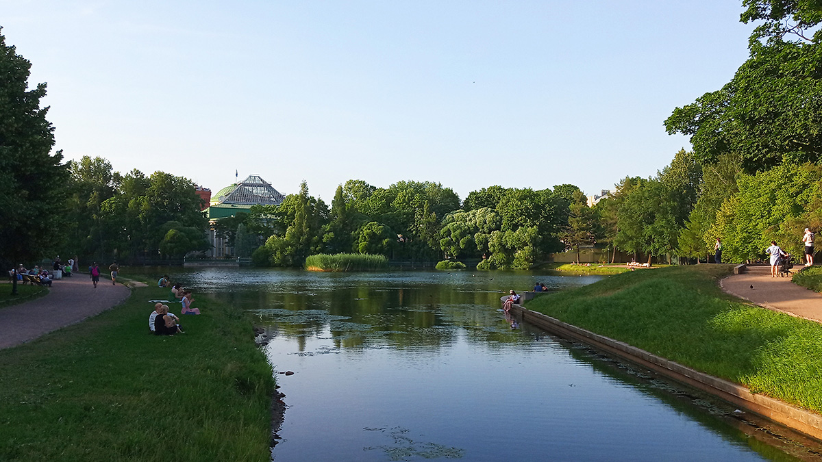 Таврический парк в Санкт-Петербурге.