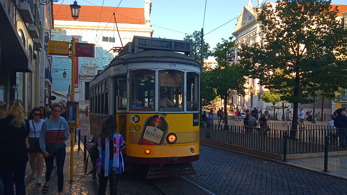 Лиссабонский трамвай, желтый символ Лиссабона.