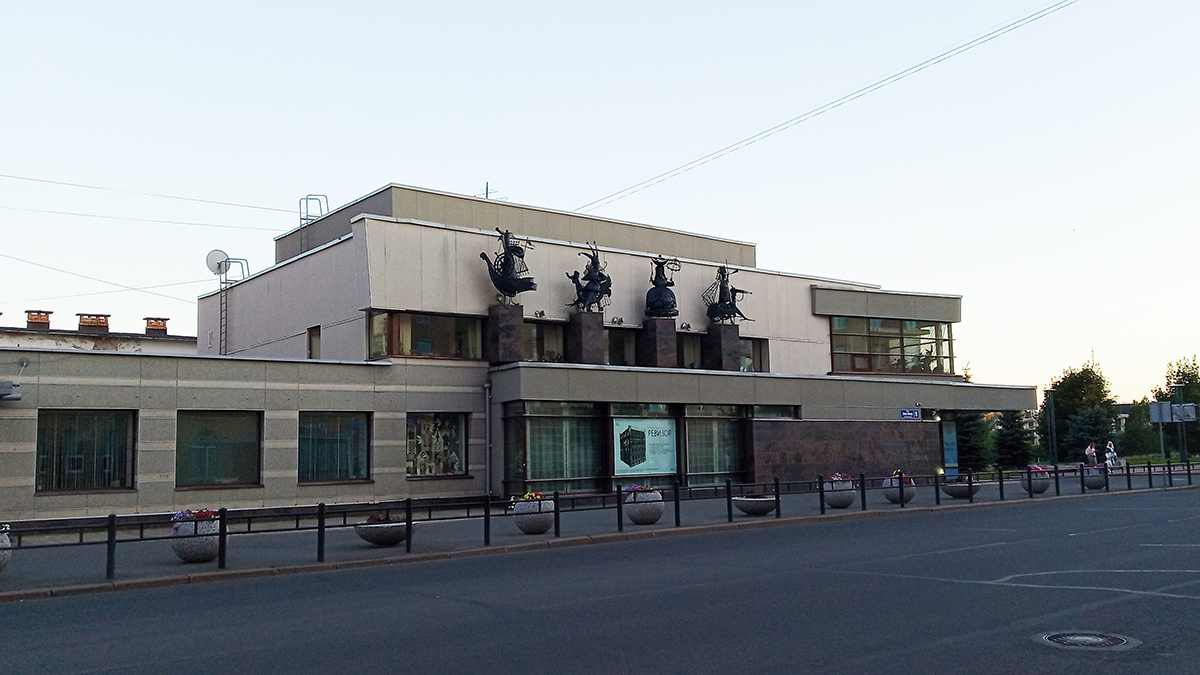 Театр кукол в Петрозаводске на пл. Кирова.