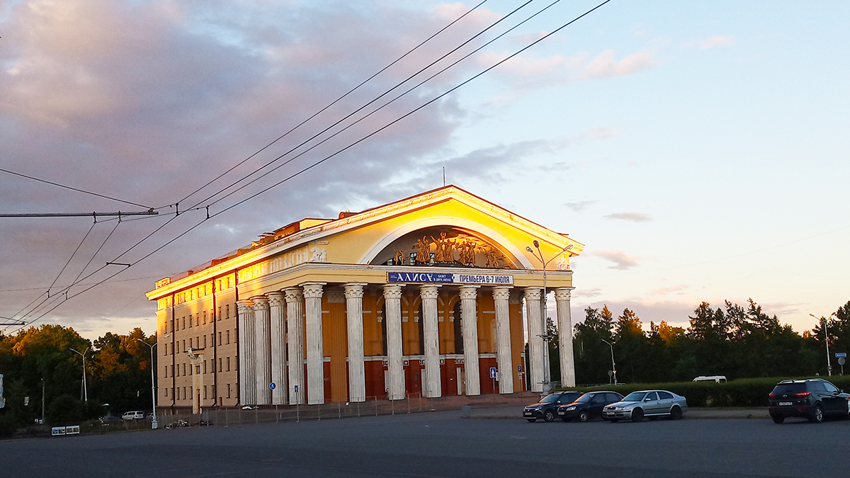 Музыкальный театр в Петрозаводске на пл. Кирова.