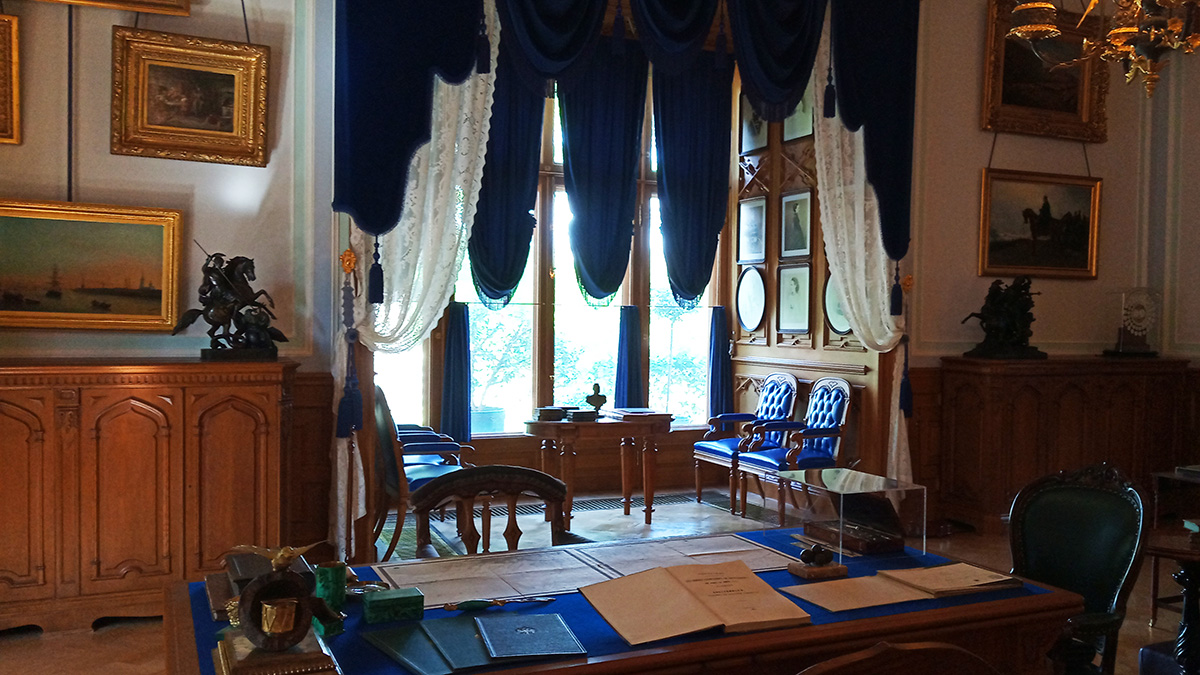 Синий кабинет Фермерский дворец в парке Александрия.