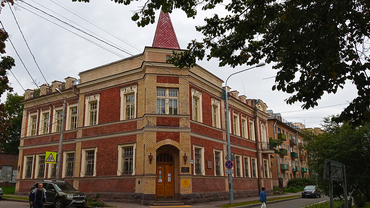 Краеведческий музей Ломоносов.