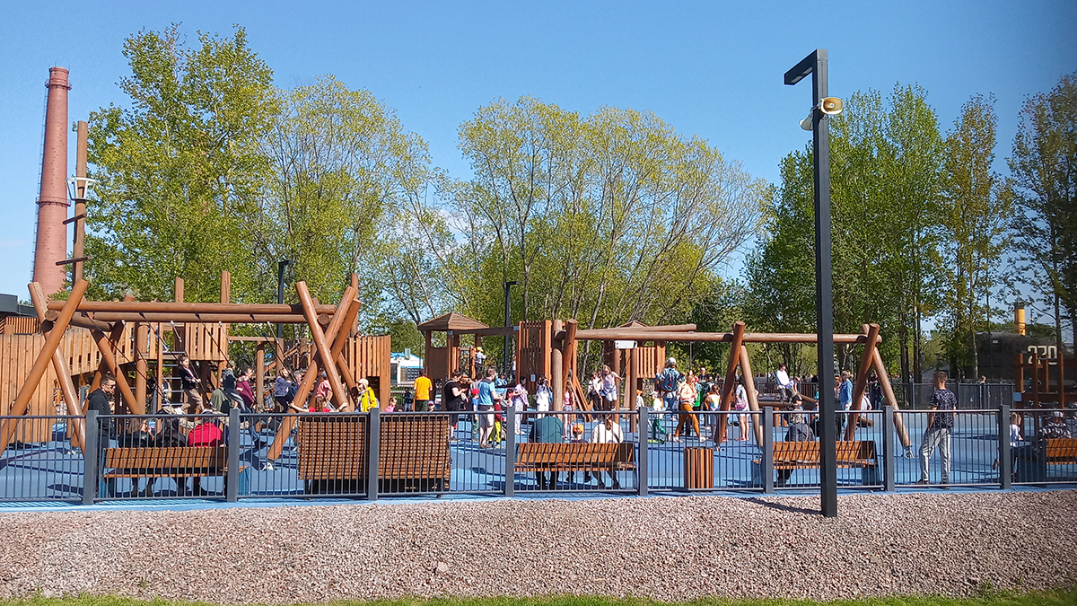 Детская площадка в Кронштадте в парке Остров фортов.