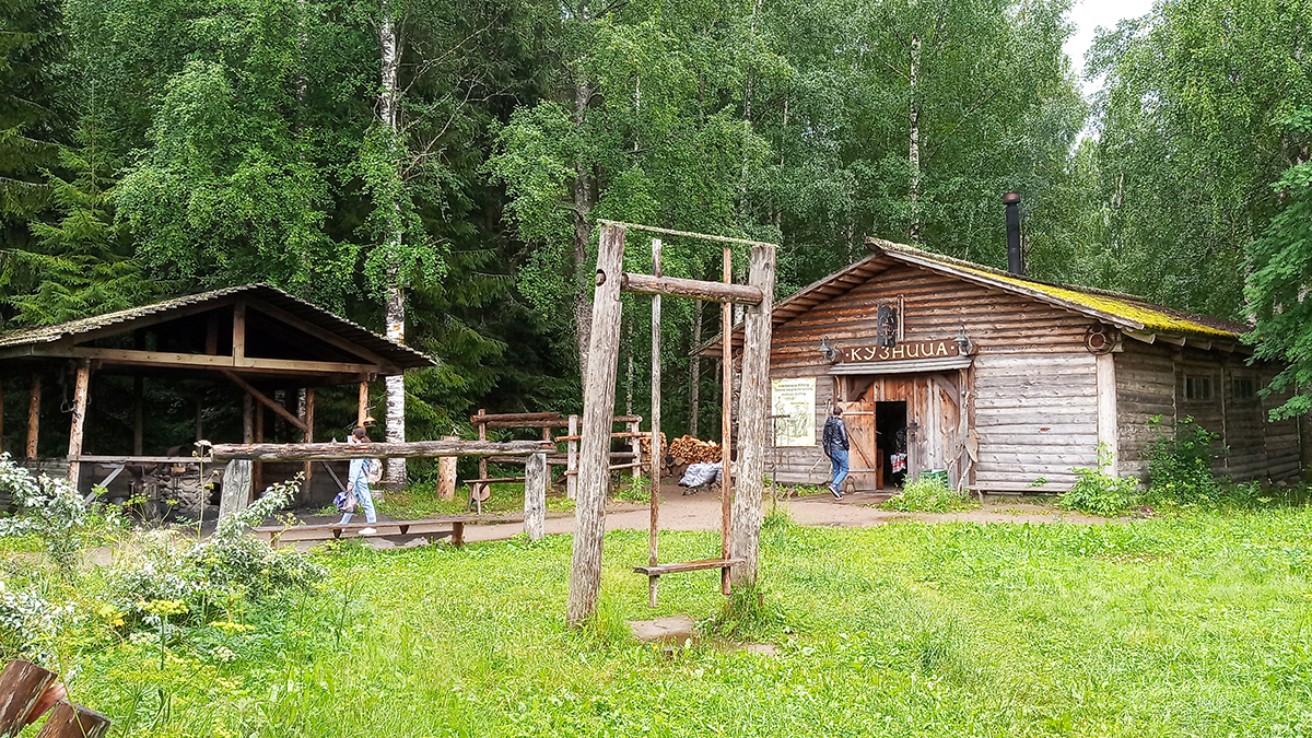 Кузница в деревне Мандроги.
