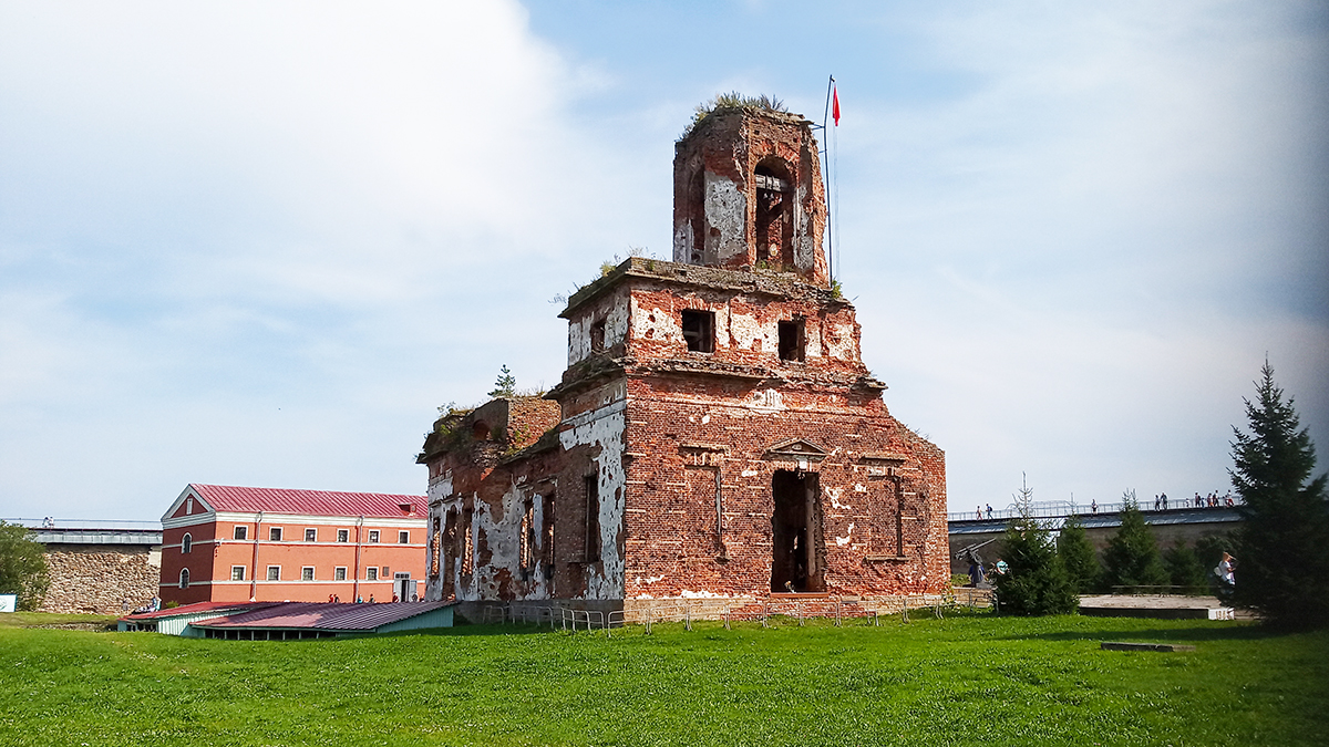 Руины Иоанновского храма.